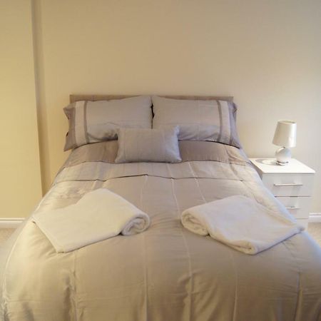 Modern, Cosy Apartment In Bearsden With Private Parking Glasgow Eksteriør bilde
