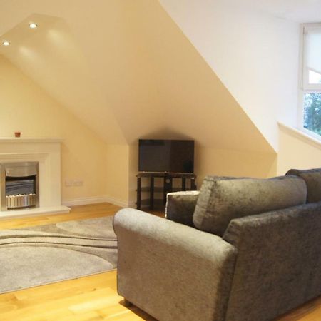 Modern, Cosy Apartment In Bearsden With Private Parking Glasgow Eksteriør bilde