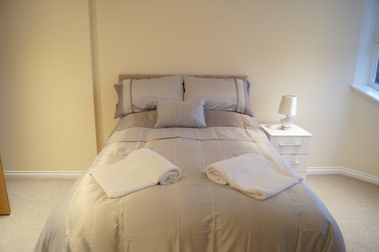 Modern, Cosy Apartment In Bearsden With Private Parking Glasgow Eksteriør bilde