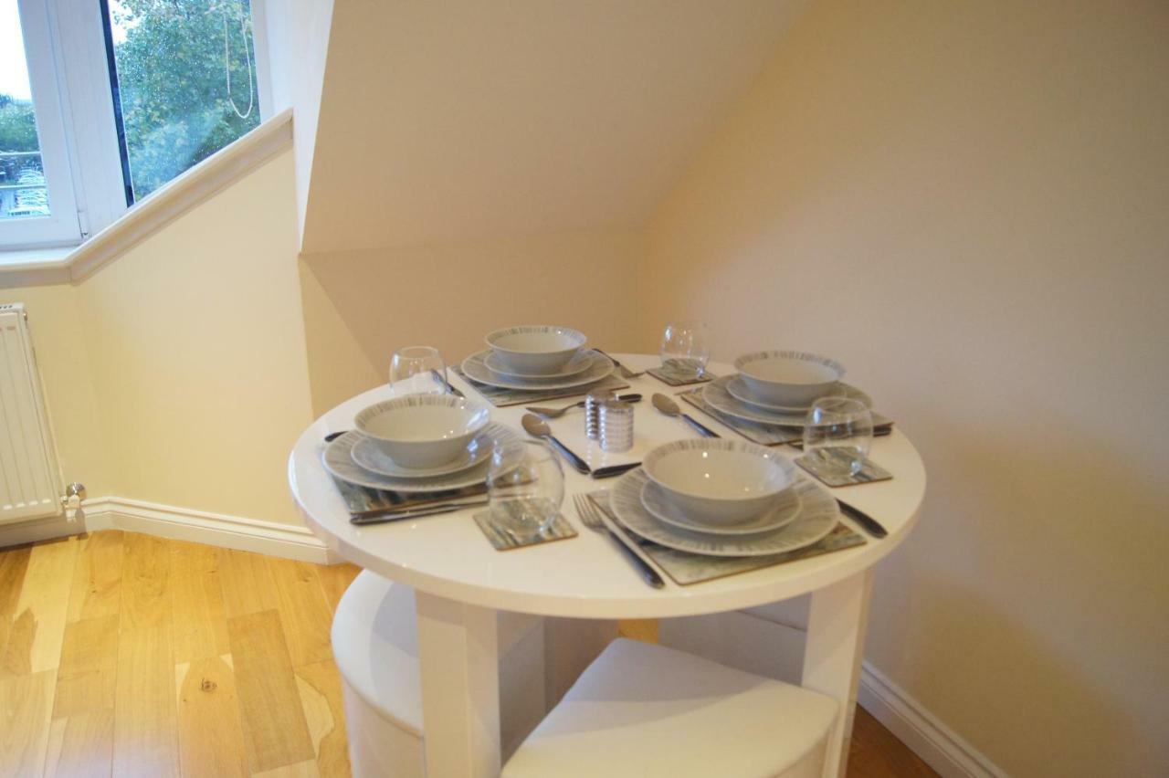 Modern, Cosy Apartment In Bearsden With Private Parking Glasgow Eksteriør bilde