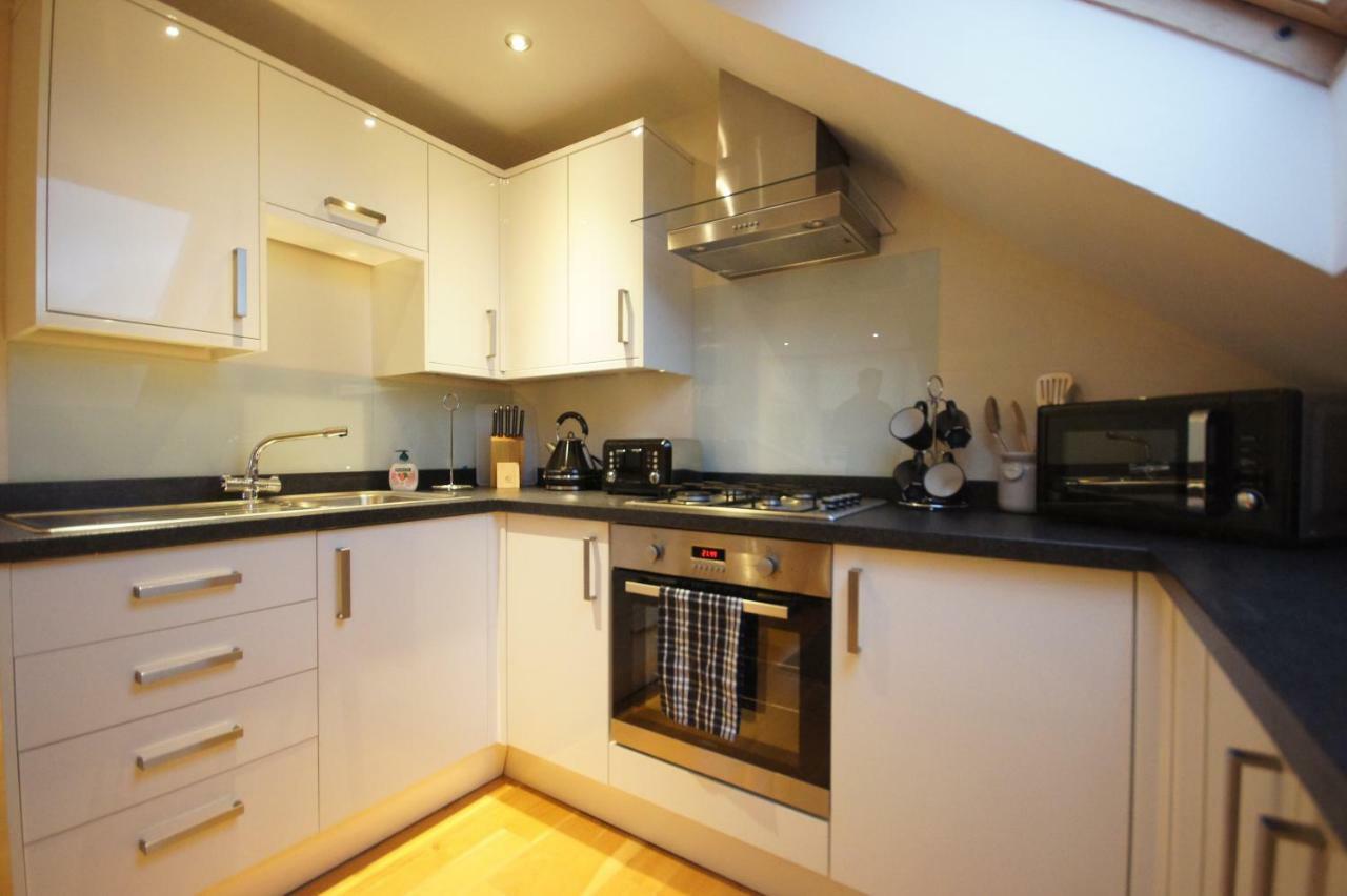 Modern, Cosy Apartment In Bearsden With Private Parking Glasgow Eksteriør bilde