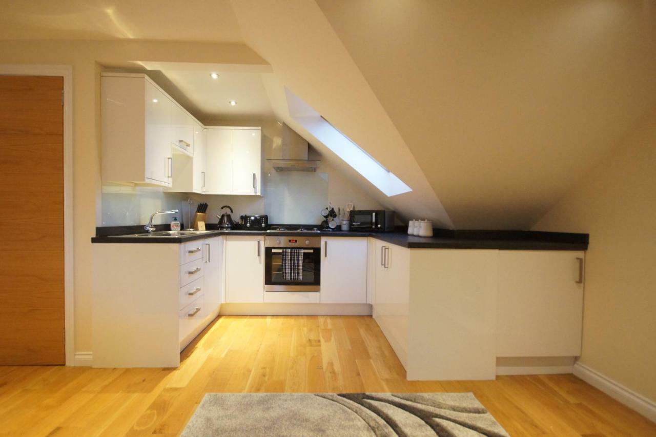 Modern, Cosy Apartment In Bearsden With Private Parking Glasgow Eksteriør bilde