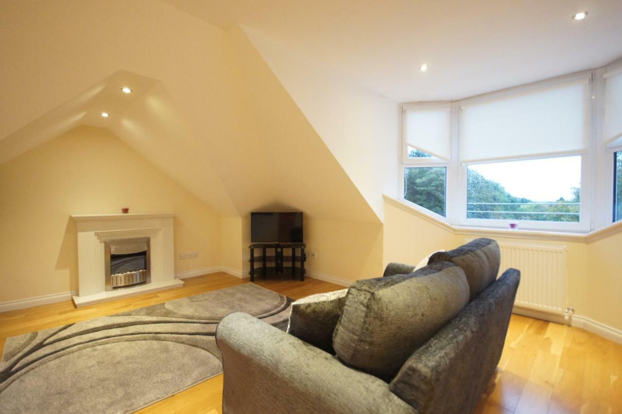Modern, Cosy Apartment In Bearsden With Private Parking Glasgow Eksteriør bilde