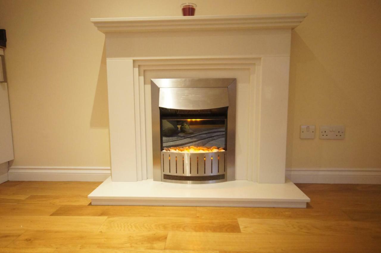 Modern, Cosy Apartment In Bearsden With Private Parking Glasgow Eksteriør bilde