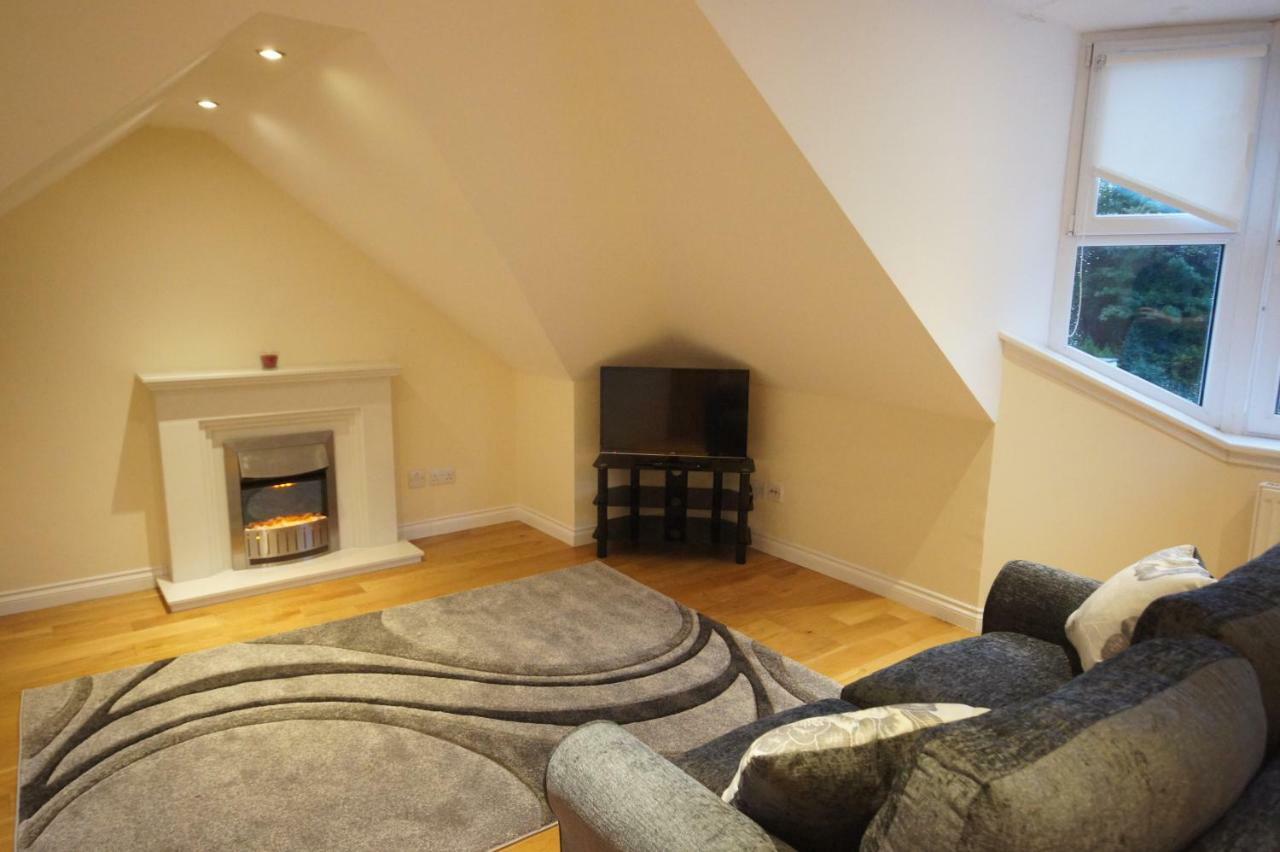 Modern, Cosy Apartment In Bearsden With Private Parking Glasgow Eksteriør bilde